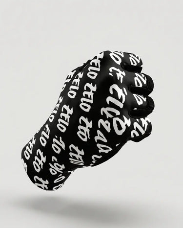 ZELO OFF BEAT 兒童露指手套，黑白字樣手背與腕口斜角展示