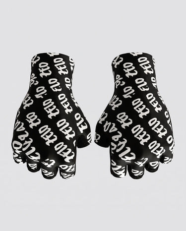 ZELO OFF BEAT 兒童露指手套，左右手黑白字樣手背並排展示