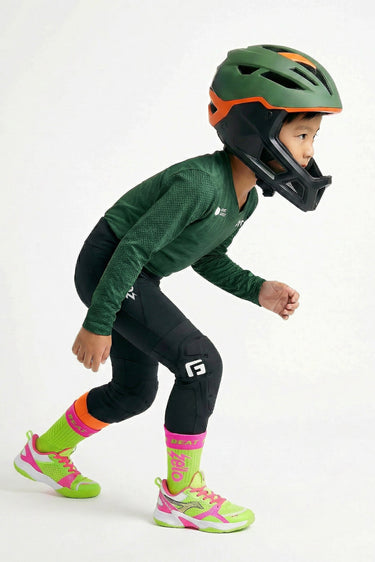 🇮🇹競技 PRO 款兒童滑步車褲｜壓縮功能升級・更貼合腹部包覆・透氣縫切跑感更穩4月中上市(無護具版)-黑刺 ZELO