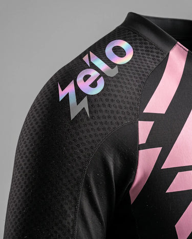 ZELO 黑閃兒童半袖防曬上衣品牌標籤特寫，呈現 ZELO 字樣